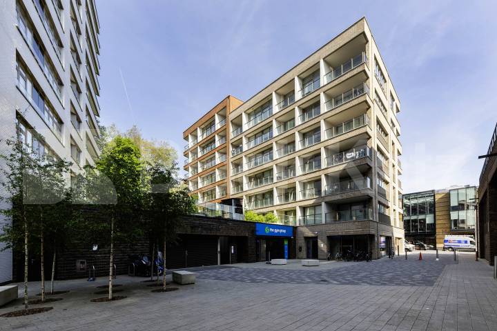 Spacious 2 bedroom 2 bathroom within a secure new development close to tube Market Road, Islington